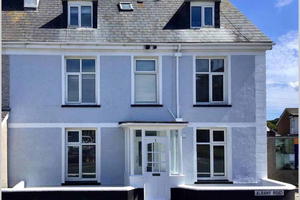 Large 5 Bed 3 Bath House 300 Meters From Beach And Restaurants New Quay Extérieur photo